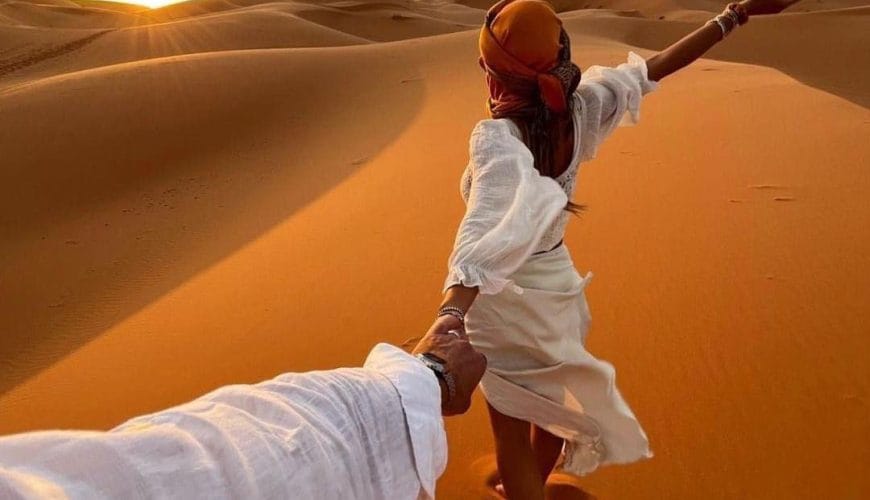 Découvrez la magie du désert marocain avec un circuit sur mesure à Merzouga. Trek, bivouac et aventure inoubliable avec Vip Voyage!