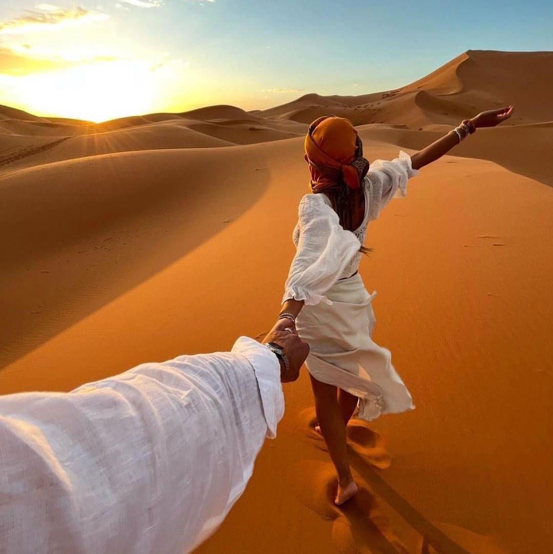Découvrez la magie du désert marocain avec un circuit sur mesure à Merzouga. Trek, bivouac et aventure inoubliable avec Vip Voyage!